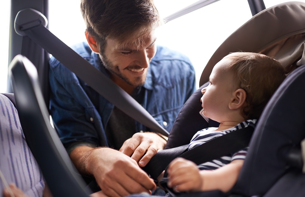 Hurrá nyaralunk! De mi legyen a gyerekkel az autóúton?